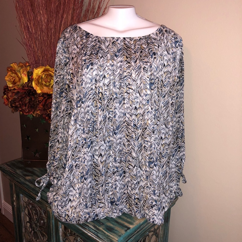 Patterned Blouse with glittery stripe